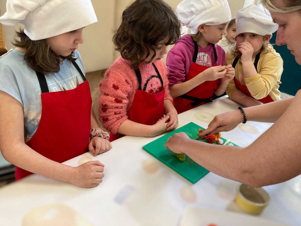 inspire_plus's tweet photo. Look at these dishes the kids cooked ๐ณ on the second day of our Holiday Camps! The kids are so proud of themselves for being able to cook delicious foods.๐จโ๐ณ
Well one, everyone! ๐๐
#holidayclubs #inspireplusholidayclubs #hhac #HAFclubs https://t.co/dNcWaUHEDX