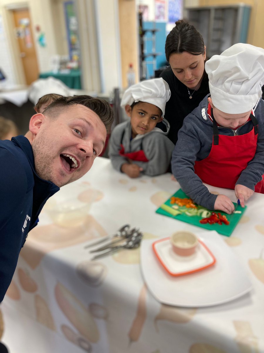 inspire_plus's tweet photo. Look at these dishes the kids cooked ๐ณ on the second day of our Holiday Camps! The kids are so proud of themselves for being able to cook delicious foods.๐จโ๐ณ
Well one, everyone! ๐๐
#holidayclubs #inspireplusholidayclubs #hhac #HAFclubs https://t.co/dNcWaUHEDX