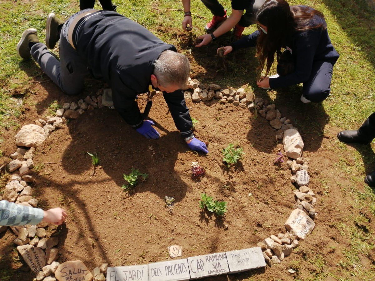 Encarni Diaz (@encarnidiaz7) on Twitter photo Dia Mundial de l’Activitat Física 6 d’Abril 2022 al CAP Ramona Via amb els nostres pacients. Caminata, recollida de brossa i plantada de flors al jardí del CAP 😊🥰# #SumaSalut #DMAF2022 #Sapdelta <a href="/ajelprat/">Ajuntament del Prat</a> <a href="/SoniaMa81101228/">Sonia Martinez Carmona</a> <a href="/cio_1974/">Rocio Moreno🎗</a> <a href="/OlgaSanch1/">Olga Bella Sancho</a> <a href="/LIDIAMARTINEZJ3/">LIDIA MARTINEZ JULIA</a> <a href="/drivillafrias/">Daniel Rivilla</a> Dia Mundial de l’Activitat Física 6 d’Abril 2022 al CAP Ramona Via amb els nostres pacients. Caminata, recollida de brossa i plantada de flors al jardí del CAP 😊🥰# #SumaSalut #DMAF2022 #Sapdelta <a href="/ajelprat/">Ajuntament del Prat</a> <a href="/SoniaMa81101228/">Sonia Martinez Carmona</a> <a href="/cio_1974/">Rocio Moreno🎗</a> <a href="/OlgaSanch1/">Olga Bella Sancho</a> <a href="/LIDIAMARTINEZJ3/">LIDIA MARTINEZ JULIA</a> <a href="/drivillafrias/">Daniel Rivilla</a>