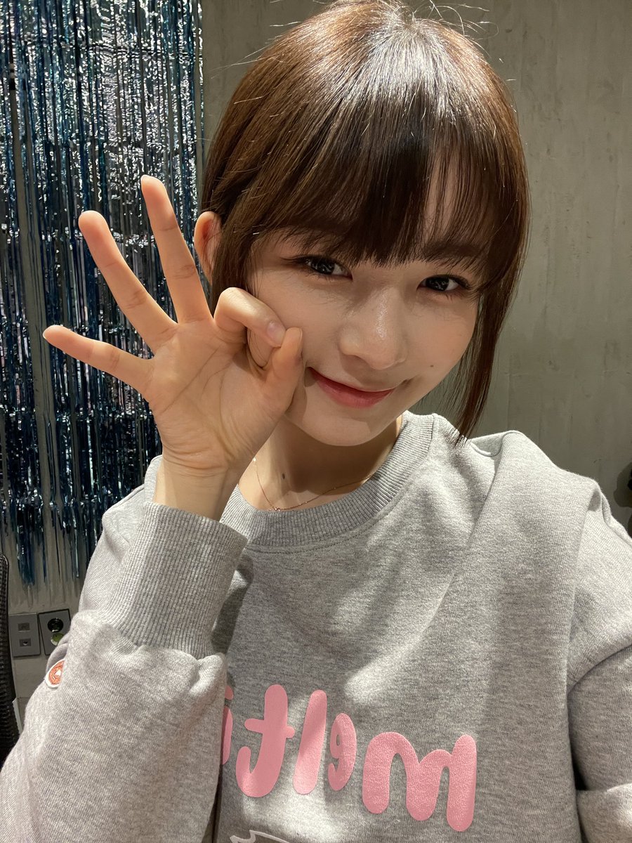 流行りの韓国ポーズ15選まとめ