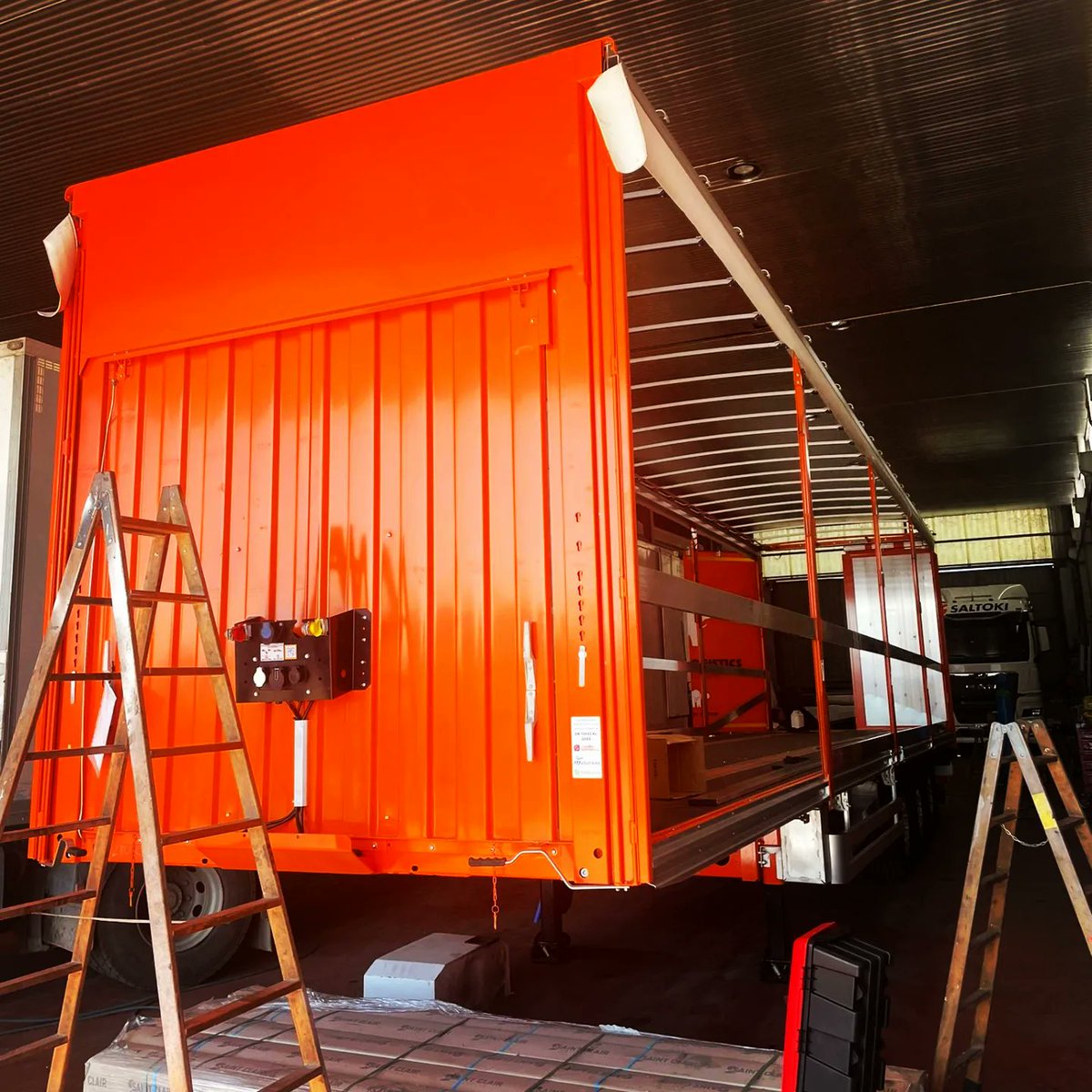 FortSumterEs's tweet photo. Avance de nuestros nuevos #semiremolques división #Volumlogistics! #almostreadytogo! 🔥🔥🔥Grupo Fort Sumter🔥🔥🔥 https://t.co/j3akgjvKf4