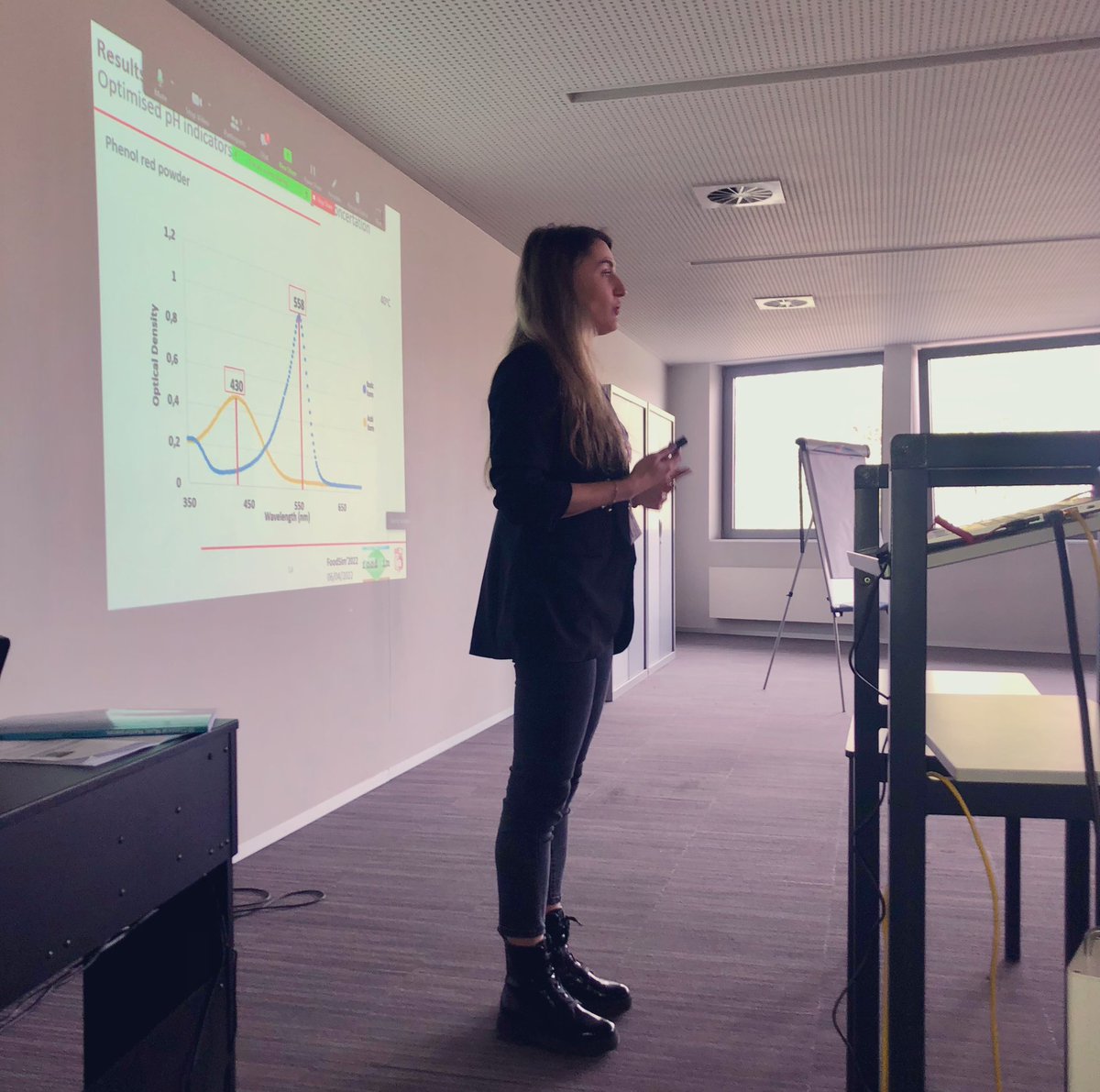 janfmVI's tweet photo. Day #3 at #FOODSIM2022 and still a full house attending!

#ESR @stellaroufou first speaker in the @PROTECT_ITN-organized session on “Climate Change Effects on Dairy”, presenting a novel method to determine pH and dissolved #carbondioxide in various media 👏

@MSCActions https://t.co/4L9BpJWwEx
