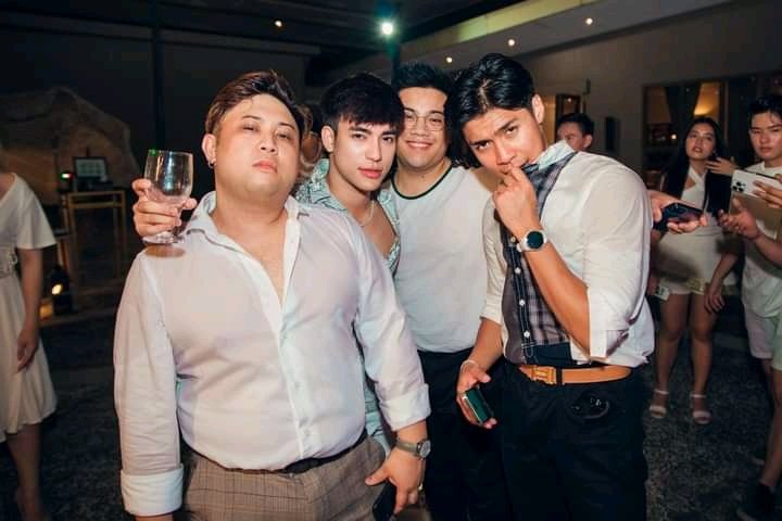 Basti_GlobalOfc's tweet photo. There are friends,there is family,and then there are friends that become a family.
#BastiMacaraan
#Pbbadult https://t.co/GUlm2wXMKd