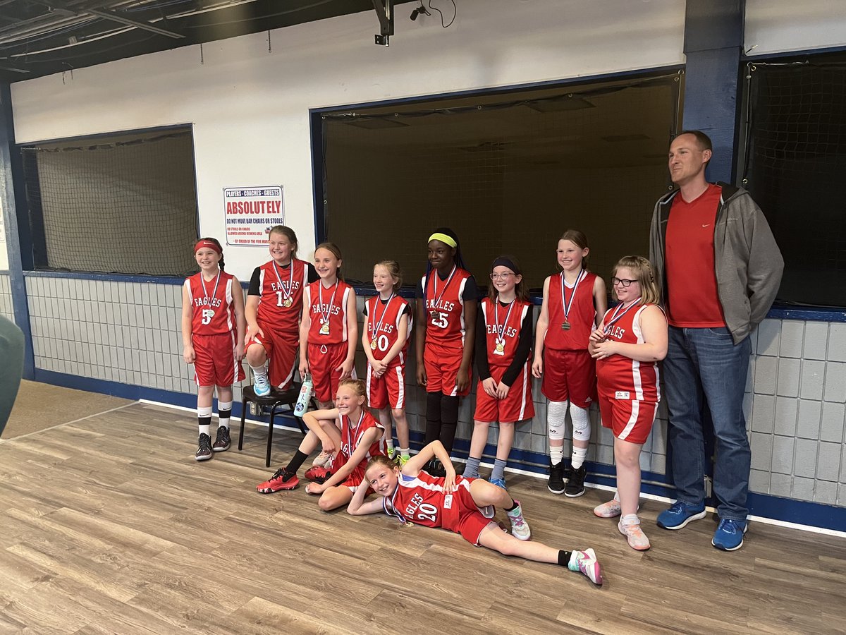 JrEaglesHoops's tweet photo. Congratulations to our 4th Grade girls on a great performance in the @CNRBasketball April tournament. https://t.co/mPn9rdg9Yi