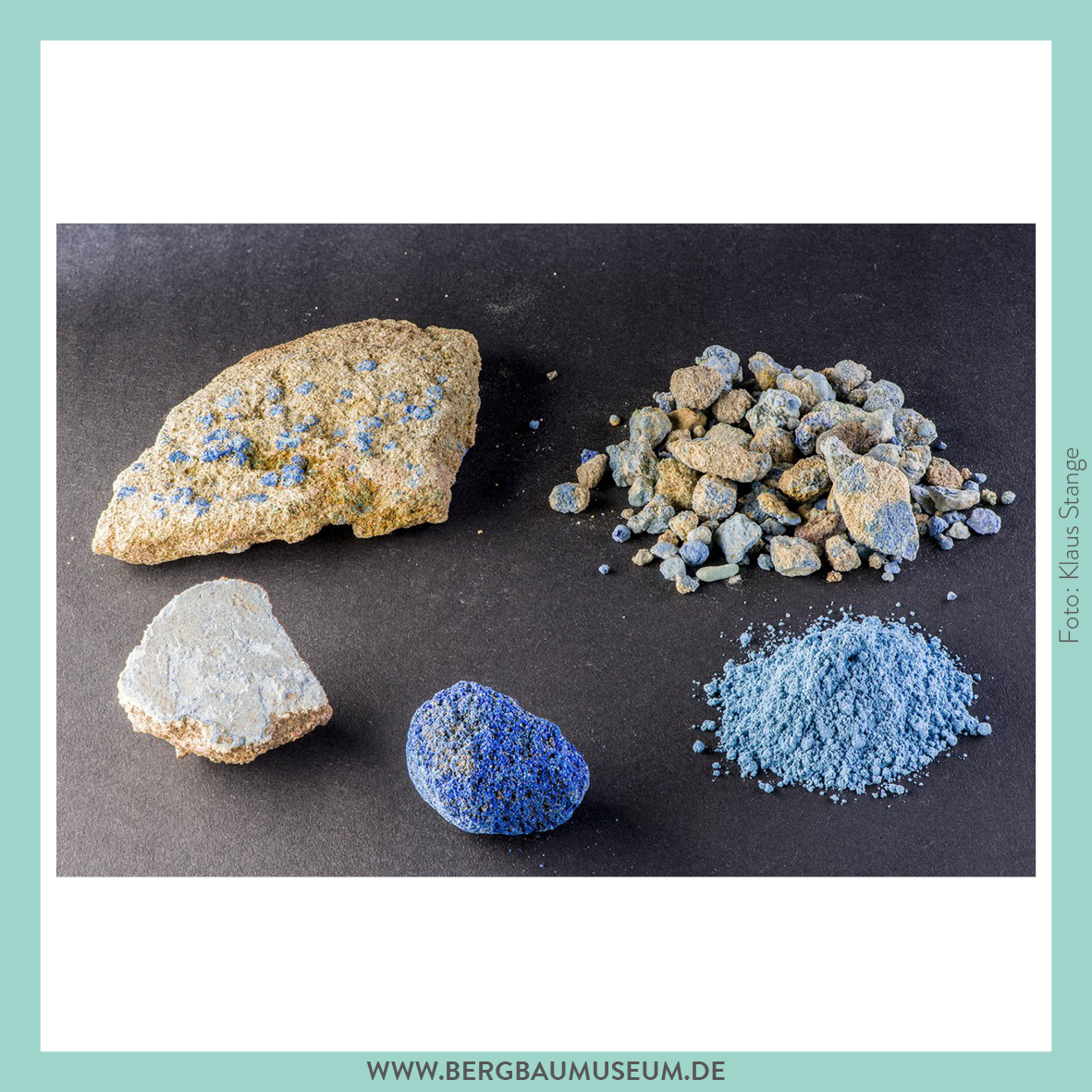 dbmbochum's tweet photo. Welchen Weg nimmt #Azurit vom #Mineral zur fertigen #Pulverfarbe? Auf dem Bild sind oben links Azurit auf Sandstein & oben rechts herausgelöste Konkretionen, an denen noch Sandstein haftet zu sehen. Unten mittig ist eine römische Farbkugel, die zu Pulver gemahlenen werden kann. https://t.co/Mt0ymbt5CR