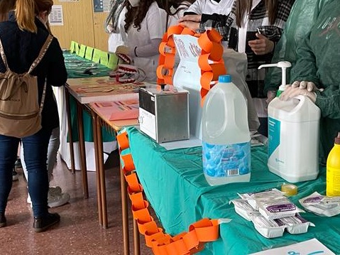 formaJColegial's tweet photo. Celebramos la semana cultural en el @IColegiales Las Técnicos en cuidados auxiliares de enfermería damos a conocer nuestro trabajo, además del  concienciar en la promoción y prevención de la salud @ProEdSaludable https://t.co/j7xnzoIhSq