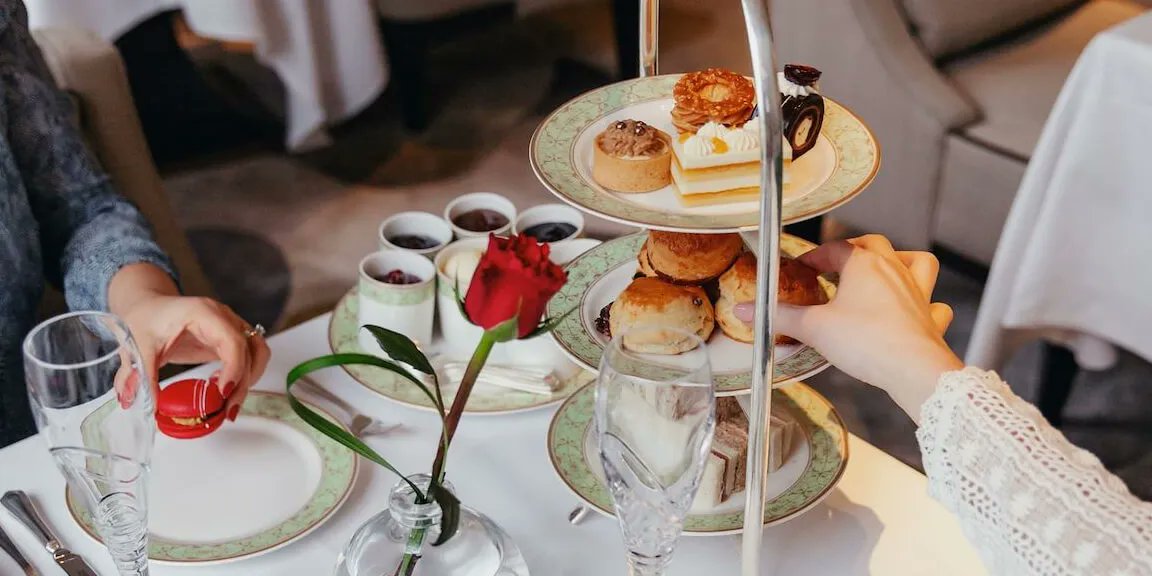 AfternoonTeaUK's tweet photo. Celebrate In Style With a Special Easter Afternoon Tea: https://t.co/5oA2c8GEKN 
Enjoy a selection of delicate finger sandwiches,  scones, cakes and, if you're feeling fancy, a glass of Lanson Champagne the Park Room at Grosvenor House, Mayfair.
#EasterSpecial #EasterTea https://t.co/7IsVMzOKLM
