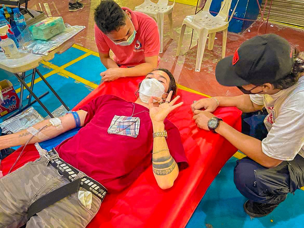 aLtajuaca's tweet image. Feeling angelic on your first successful blood donation and then realizing Lucy and Fer are just side by side pretending to support you. 🙄

#PhilippineRedCross #RizalChapter
#PasigPaterosBranch

#HealthCaravan #BloodDonation
#Volunteer #Nurse

💯