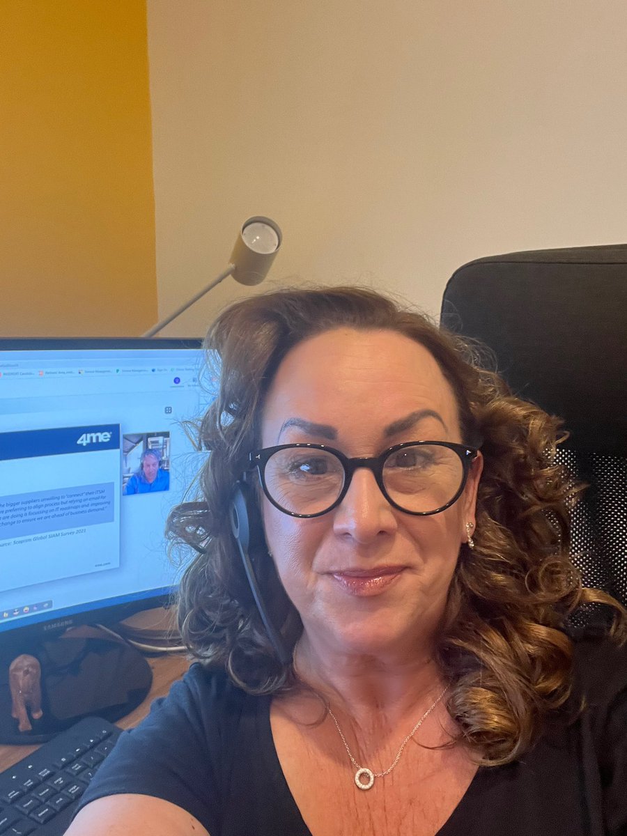 MMG9898's tweet photo. Hot date with @martijn_adams … on data and systems of record and privacy challenges with #SIAM. It’s after 8pm in Perth so the glasses are on for added concentration. #ServiceNorth #servicenorthselfies https://t.co/bcbsrkxx5F