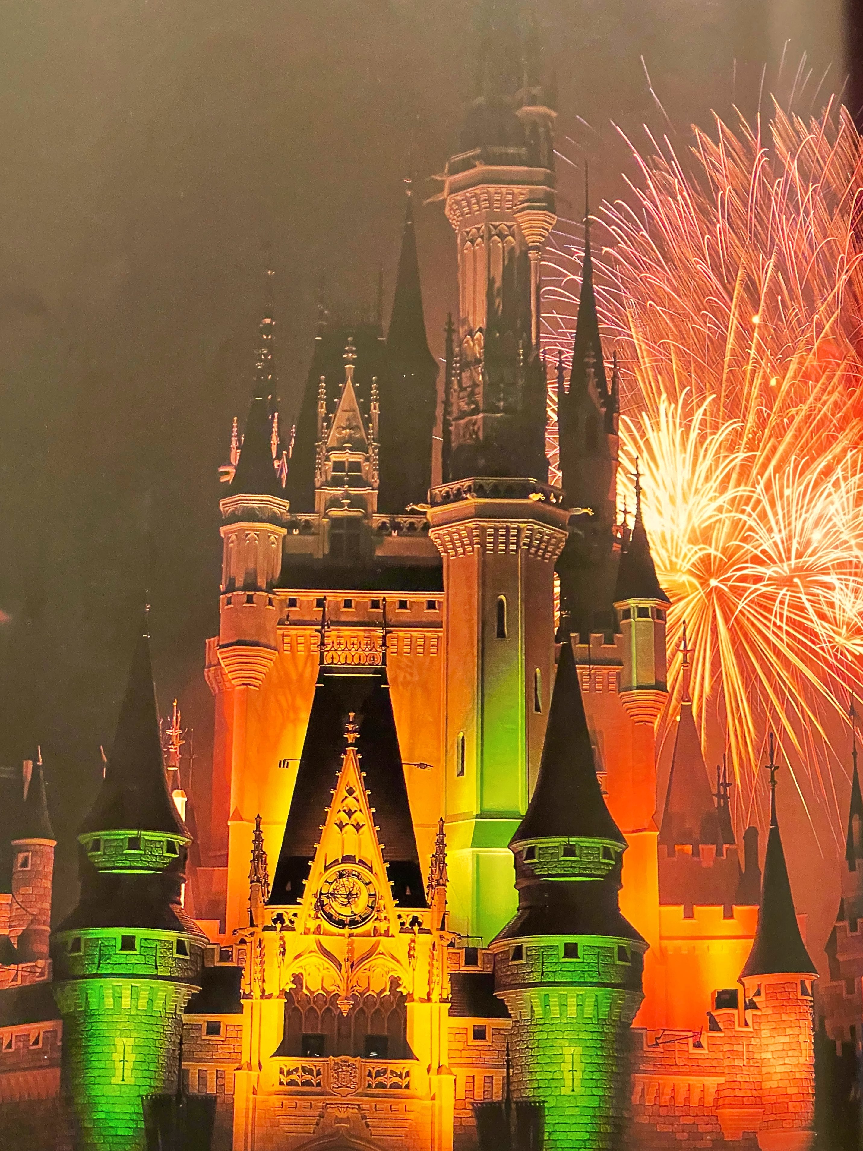 東京ディズニーリゾートpr 公式 東京ディズニーリゾート の夜を彩ってきた花火をプレイバック 昨年12月1日から公演が再開した ディズニー ライト ザ ナイト 今日のブログでは そんなパークを彩ってきた花火を少しだけ振り返ってみたいと思い