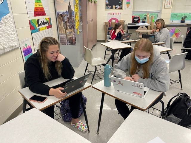 TPALoveland's tweet photo. Curriculum and Instruction learning how to differentiate for a second grade science class learning about the water cycle! https://t.co/zOm4baVQ0i