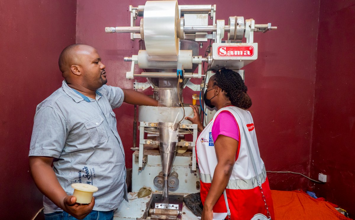 Afcfta4smes's tweet photo. 👏On-site business coaching at UGA Snack Limited!!

The management has identified scarcity &amp; high raw material costs as the primary impediments to exporting. Additionally, there were hurdles such as high electricity costs, economic pressures &amp; inadequate access to African markets https://t.co/jW0PyGwkxy