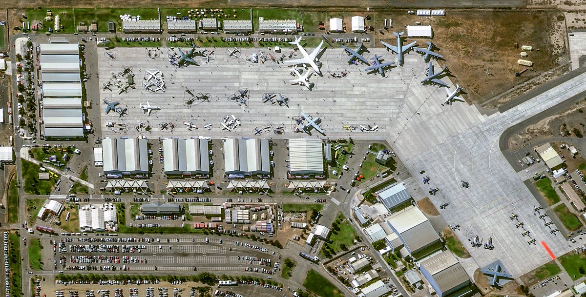 AirbusSpace's tweet image. The #FIDAE2022 airshow in Chile 🇨🇱 seen from space by our #PléiadesNeo satellite 🛰.

🔎Which aircraft ✈️🚁 can you recognise?🧐
#FIDAE