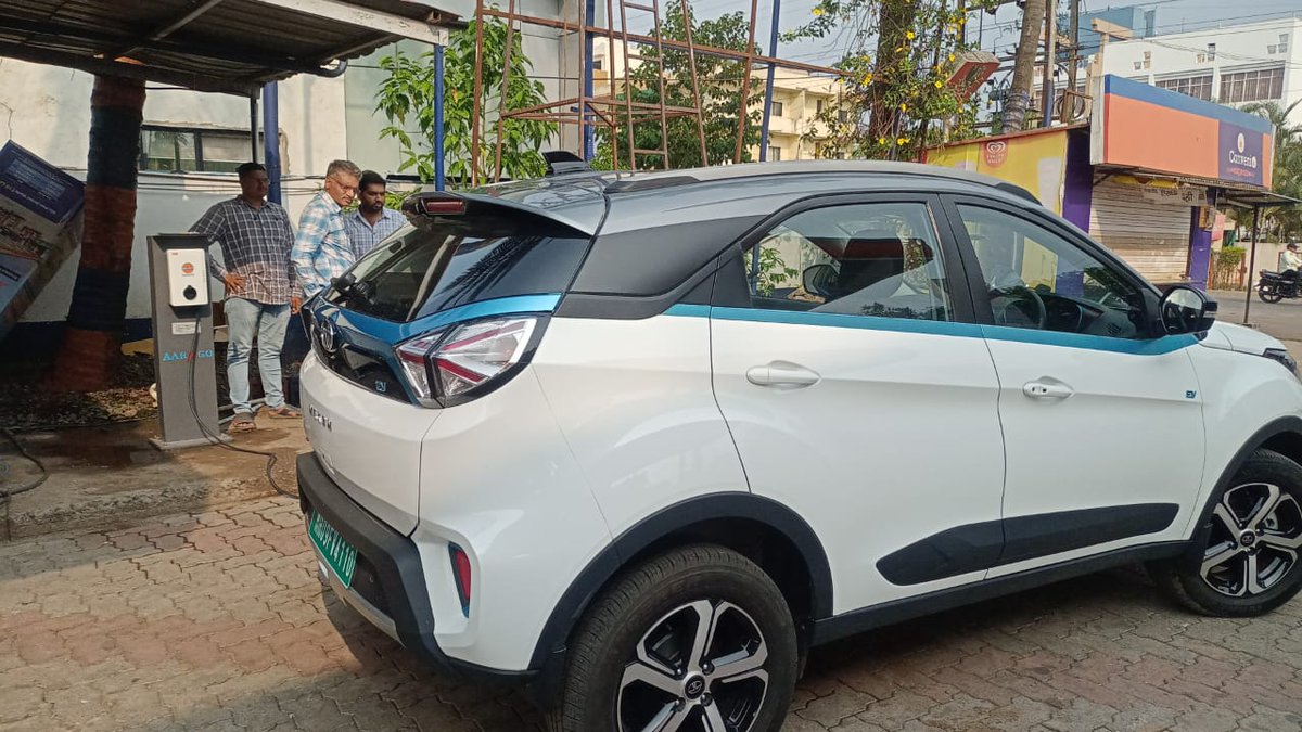 AargoEV's tweet photo. Another addition in Maharashtra.
#aargoevsmart #electricvehicles #evchargers #evchargingstations #evrevolution #MoveToElectric #goelectric #iocl #indianoil
https://t.co/CBm5lmZofj https://t.co/uwuTnVlKz4