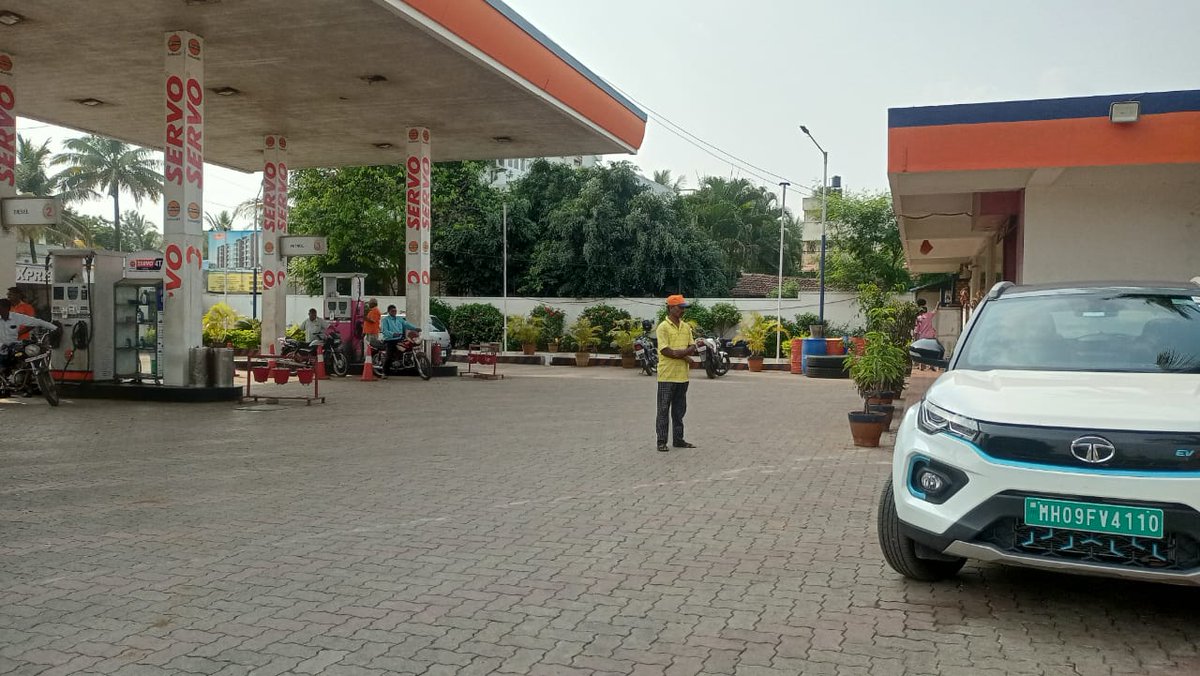 AargoEV's tweet photo. Another addition in Maharashtra.
#aargoevsmart #electricvehicles #evchargers #evchargingstations #evrevolution #MoveToElectric #goelectric #iocl #indianoil
https://t.co/CBm5lmZofj https://t.co/uwuTnVlKz4