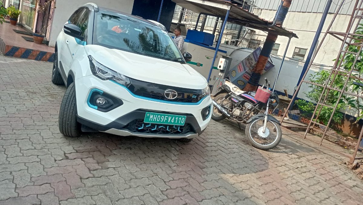 AargoEV's tweet photo. Another addition in Maharashtra.
#aargoevsmart #electricvehicles #evchargers #evchargingstations #evrevolution #MoveToElectric #goelectric #iocl #indianoil
https://t.co/CBm5lmZofj https://t.co/uwuTnVlKz4