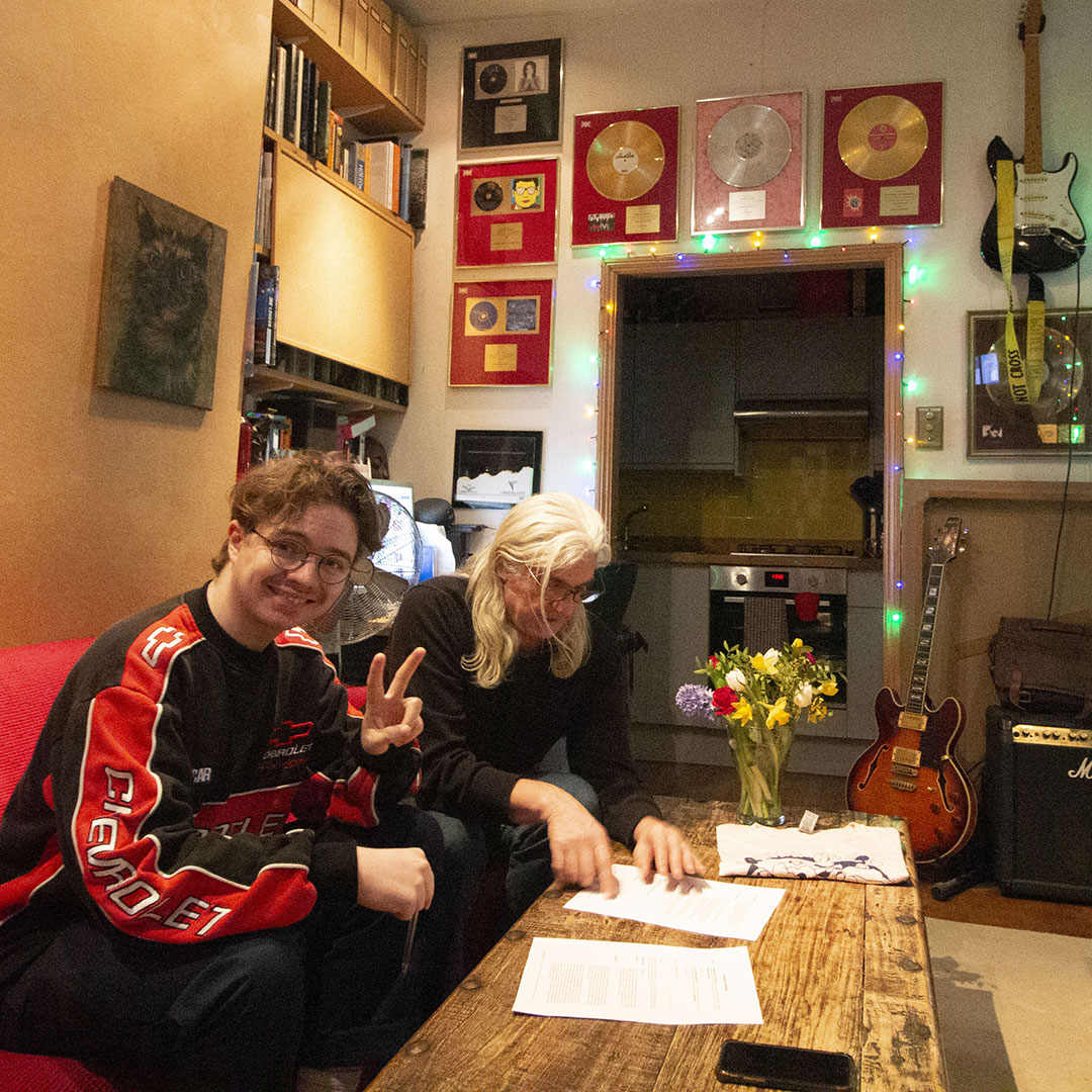 Hey everyone, really excited to announce that we've gone &amp; signed <a href="/rainnbyrns/">Rainn Byrns</a> to #FutureproofRecords! Totally stoked to be working with such a talented artist👍😎. Check out our news piece about the signing + our upcoming plans for the year👇 #WelcomeRainn
bit.ly/36X9sAM