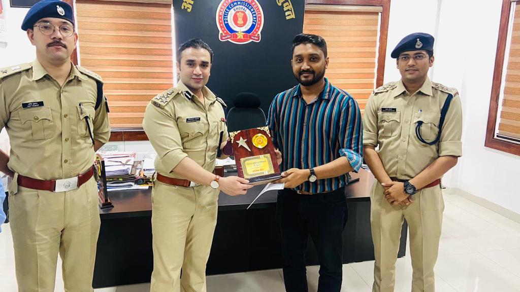 Aritra_7's tweet photo. The other kind of #Web3 meet-ups that matter. Been roaming cross country to interact, train and collaborate with respected law enforcement teams in states on crypto cyber crimes. While blockchain is important so is tracking and solving cyber crime in crypto.
Jai Hind
#Cryptos https://t.co/CVPCB5bz4h
