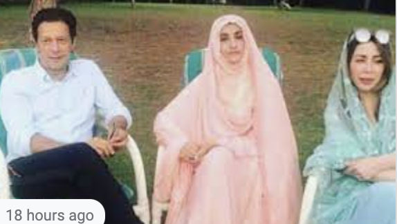 SaleemKhanSafi's tweet photo. خاتون اول کی برکت سےساڑھےتین سال تک پنجاب پرعملاحکمرانی کرنے والی فرح خان برقعہ اوڑھ کردوبئی فرارہوگئی۔انکےمیاں احسن جمیل گجر امریکہ میں ہیں۔شایدوہ دونوں امریکیوں سےاحتجاج کرنےگئےہیں کہ آپ ہماری حکومت کےخلاف سازش کیوں کررہےہیں۔ یہ لوگ ڈرامہ کررہےہیں کہ امریکہ انکی حکومت کےدرپےہے۔ https://t.co/WjnrExRjPb
