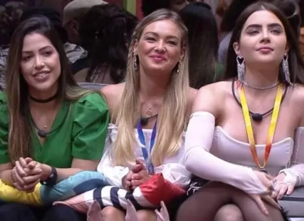 zecahenriquee's tweet photo. juntei algumas entrevistas em que Bárbara, Jade e Laís deram a entender que existe um roteiro que já estava decidido que o Arthur ia ganhar essa edição. Segue o fio!🧶 https://t.co/oTW77KiAbL