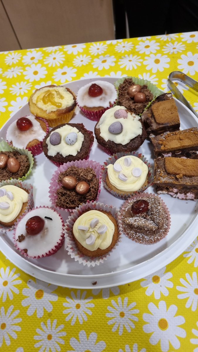 MamaBrownPT's tweet photo. Do not panic if you missed it... There's still some treats left....!!! 😋 https://t.co/ecLdkkisDd