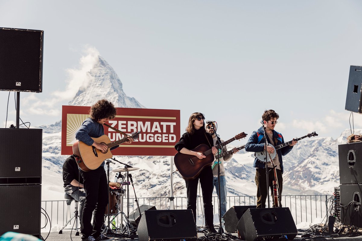 MOUNTAIN & MUSIC VIEWS Wie viele musikalische Höhenmeter legst du zurück? Einen Abstecher zu unseren neuen Bühnen – Riffelberg, Beausite & Stafelalp – solltest du auf deiner Festivalreise unbedingt einplanen. © Nicole Roetheli | Hanna Büker Atance