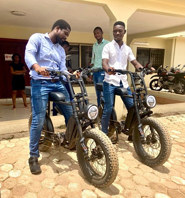 africa_tales's tweet photo. A courier company in Ghana, Shaq Express, pilots Ghana’s first electric bikes.
#TalesOfAfrica https://t.co/KNSbIKv5pJ