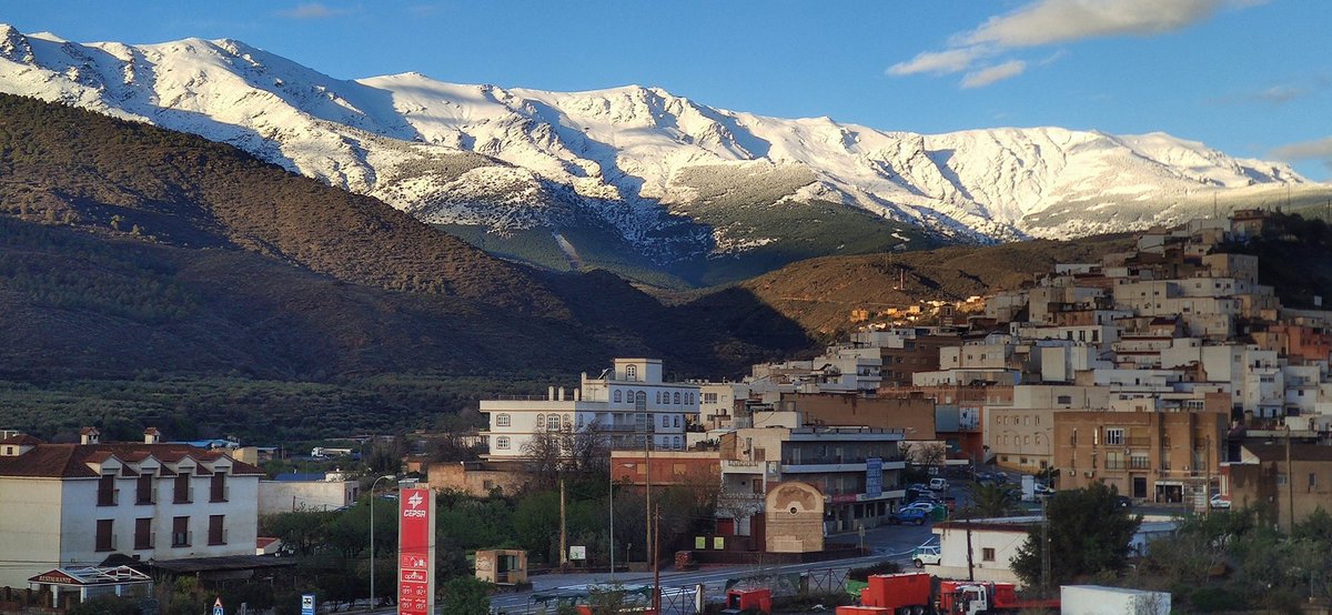 meteoabla's tweet photo. Así amanecía esta mañana la #SierraNevada, vista desde #Abla #Almeria 🏔️❄️😍😍😍
@tiempobrasero @aquilatierratve 
#viveAbla https://t.co/5DcfgzVdWI