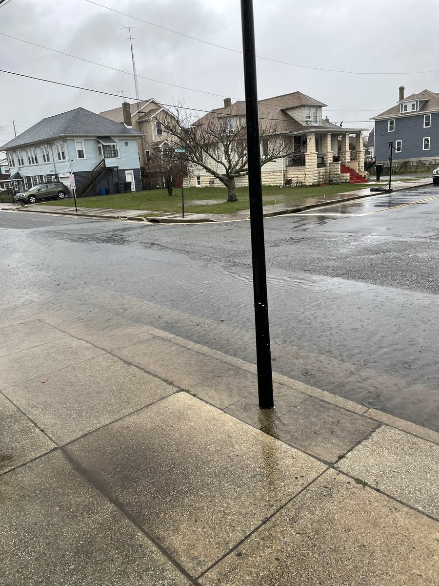 Seawheels84's tweet photo. @marty_small  Mayor small, I’ve called the city many times about flooding in front of my business. Can you please help us and get someone to clear this storm drain. Corner of Michigan Ave &amp; East Riverside drive. Venice park https://t.co/Z9yBpFw9Nx