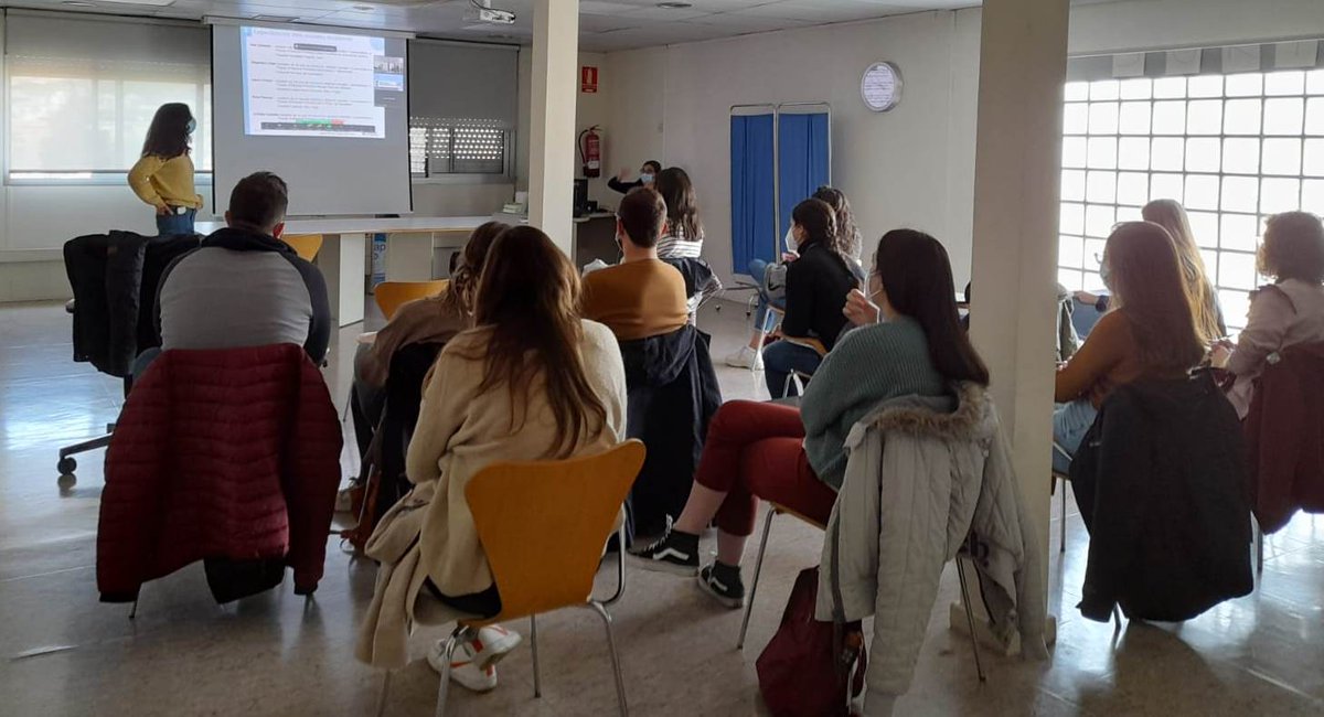 apicsmetronord's tweet photo. Aquest matí hem fet la Jornada de portes obertes de #apicsmetronord per als futurs residents de medicina de família i infermeria comunitària
S'han informat de les avantatges que té fer la residència al territori per a la seva formació
#MIR2022 #IIR2022 #residents #MIR22 #IIR22 https://t.co/YYuGuh0q3X