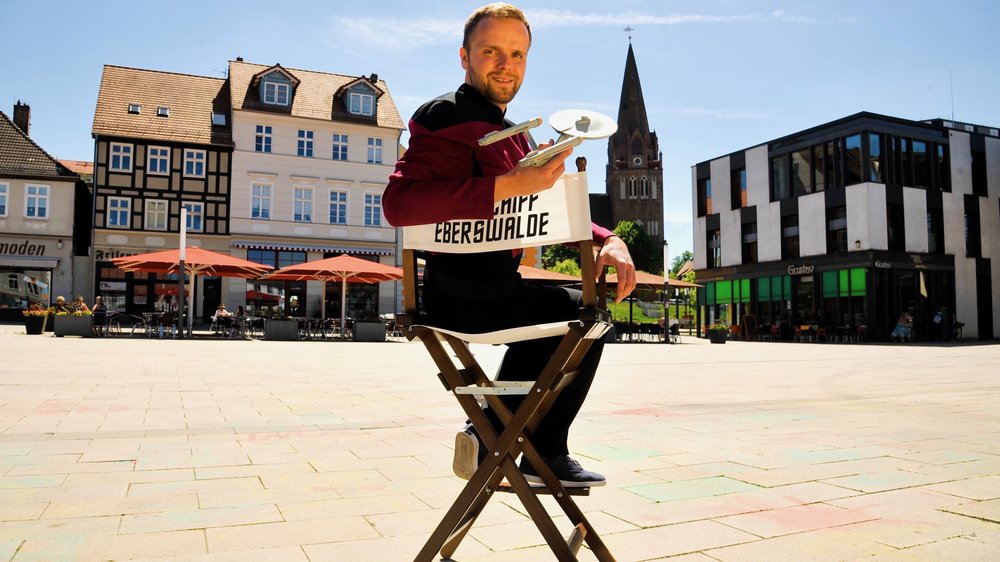 iFuBVerlag's tweet photo. Lust auf ein Treffen mit @BenjaminStoewe, der Stimme von Dr. Hugh Culber, einen von fünf Romanen oder eins von fünf Hörbüchern zu #DerewigeOrt aus #StarTrekDiscovery? Dann schaut euch diese Aktion von uns, Benjamin &amp; @CrossCult
 an: https://t.co/0IBaPGbSTN https://t.co/ftqoCQV5bu