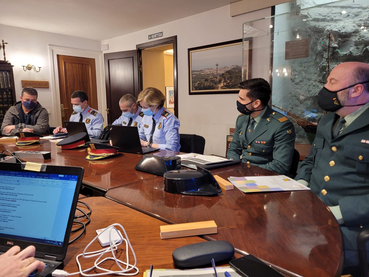 govbarcelona's tweet photo. A la Junta Local de Seguretat de Canet de Mar fem seguiment de les dades amb l’alcaldessa @BlancaArbell i constatem la bona feina dels diferents cossos @mossos @interiorcat @PLCanetdeMar @ajcanetdemar https://t.co/gKuiNFEFGO