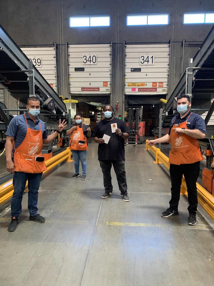 ixo172's tweet photo. Happy Anniversary Dan, Melvin, Ruben and Robert 🥳 @aimee_schappert @JoseGar96060954 @Lujan5641 @rayray5641 @CBotnick6950 @KyleCorbinHD @darliaraiza5641 @JonathanW_HD https://t.co/2OgxlQKvQm