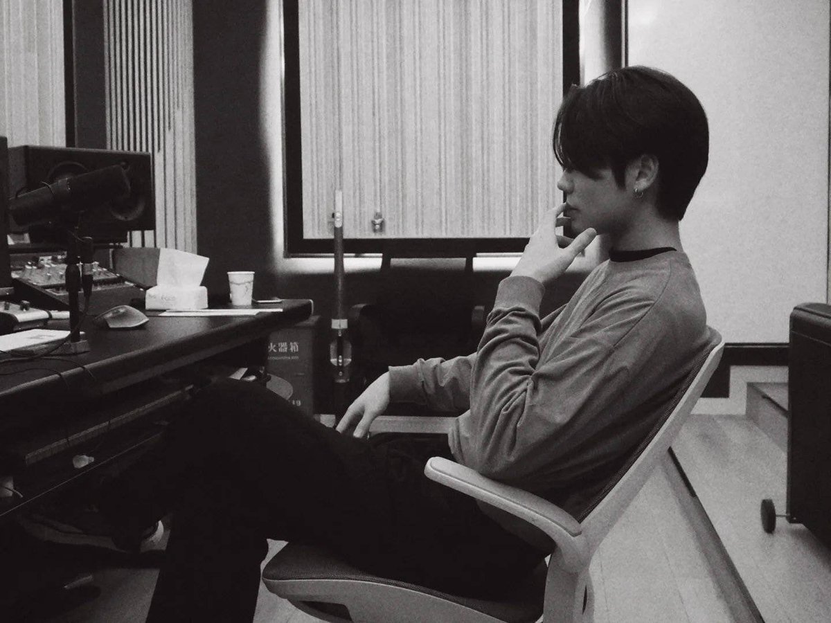 LinYanjun_ID's tweet image. 060422 Lin Yanjun Xiaohongshu update 

To Evanism
Thank you for accompanying me, Happy 4th anniversary ^ ^ 

#LinYanjun #林彦俊 #EvanLin