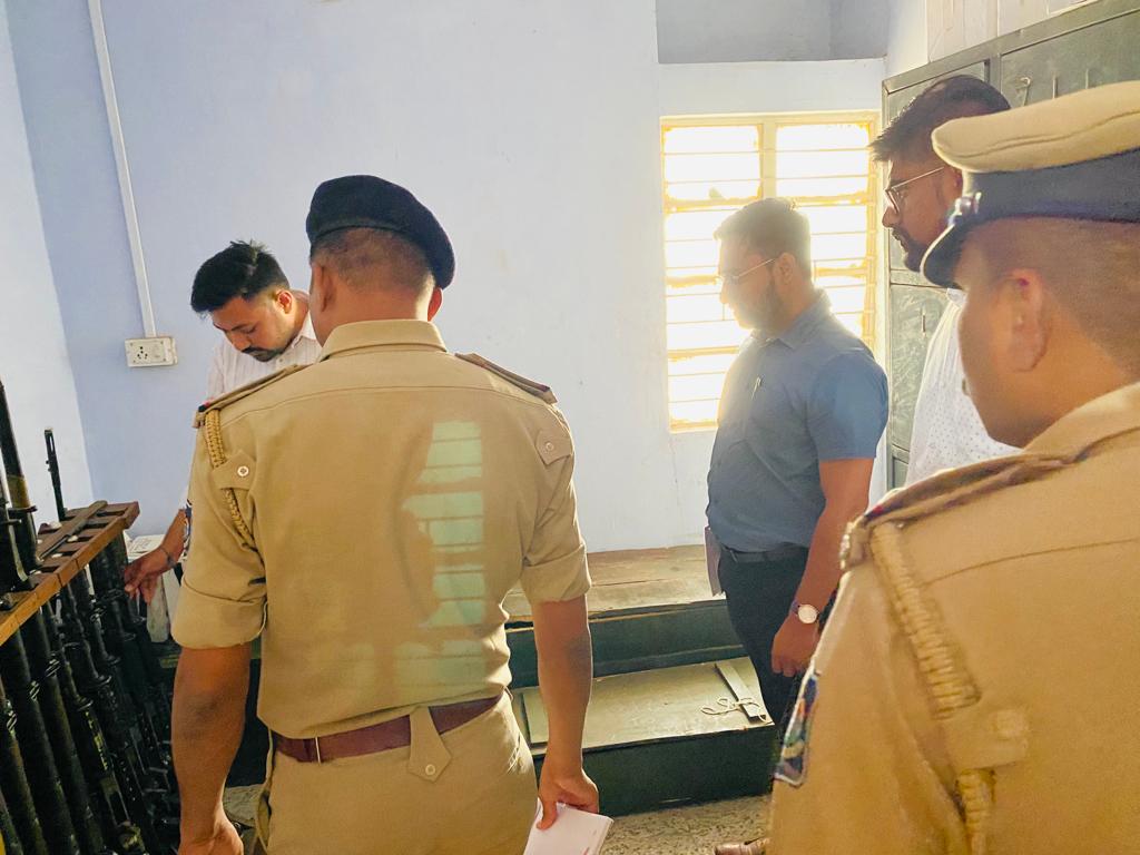 prant_modasa's tweet photo. Inspected Bhiloda police station today.Instructions were given to station incharge regarding CRPC 122,CRPC 107-110,GP act 56-57 and Bombay Prohi. Act-93. Also inspected various registers.@CollectorArvali
@pkumarias @AravalliGog @sanghaviharsh @SP_Arvalli @CMOGuj @ModasaCity https://t.co/KoCil3jCvC