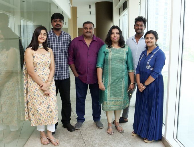 BrindaHere's tweet photo. #AnnaPoorni Movie Kickstarted today with Pooja 🌟ing
@jose_lijomol @thehari___ #Losliya @lionaljoshua
#GovindVasantha #Hector @YugabhaarathiYb
@kalaivananoffl @stuntsudesh @amaranart @Sugi42814716 @teamaimpr #06thAprR https://t.co/cDFYNMfzNh