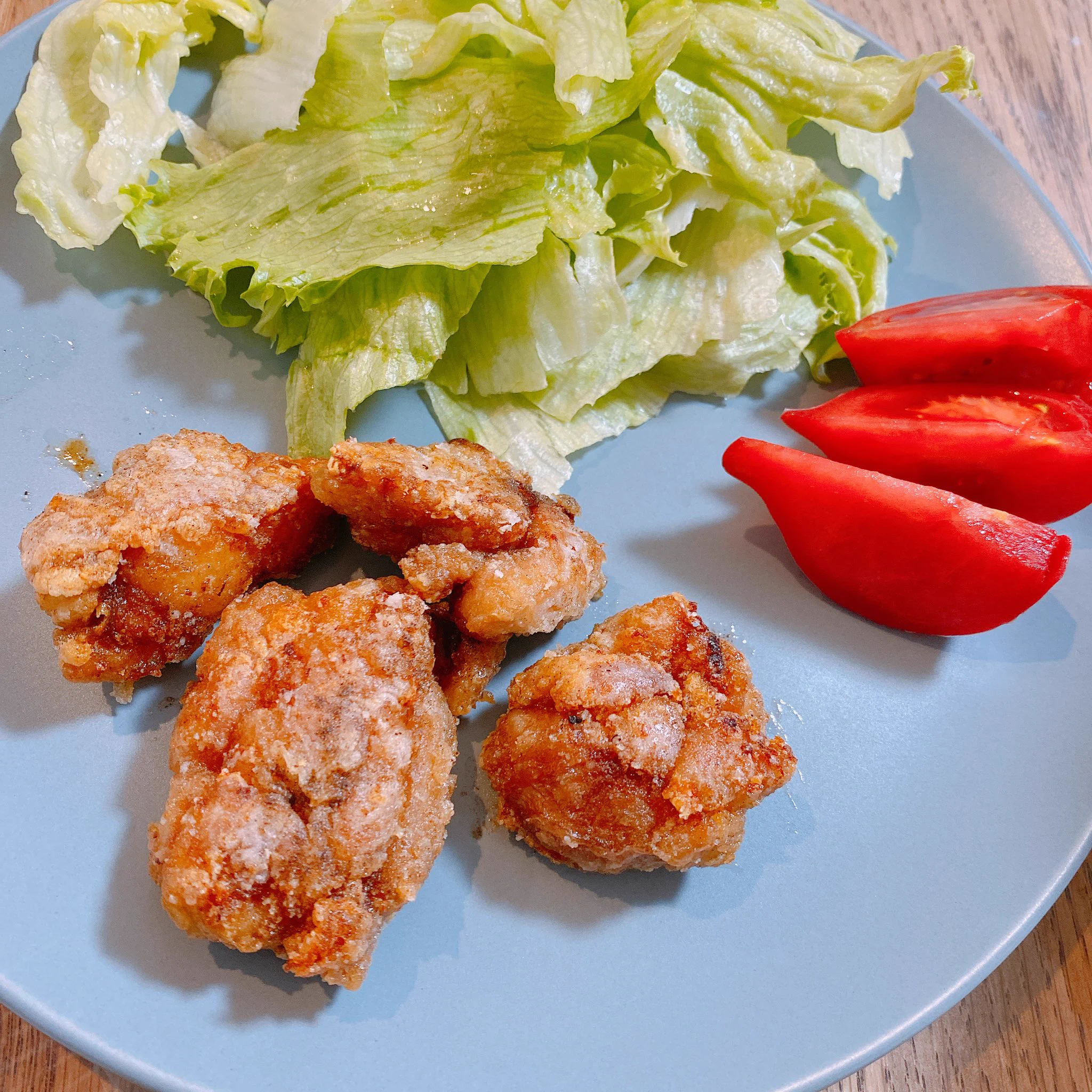 ゆかりさんの唐揚げ作りました(ダイエット垢なのに)
油少ないのにザクザク、ご飯止まんない最高の味付けでとりあえず我が家のレシピ殿堂入りしました…。真っ黒になるくらいテーブルコショーかけるともうたまらん……  