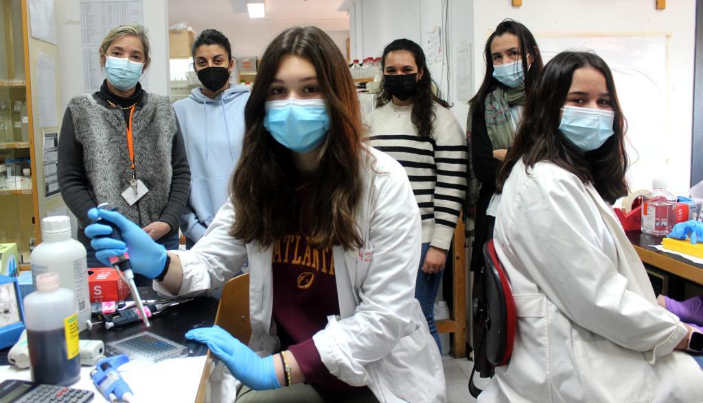 FatLiv_Lab (@fatlivl) on Twitter photo 👩🔬🧪👩🔬
<a href="/FatlivL/">FatLiv_Lab</a> & <a href="/IIBmCSICUAM/">IIBM</a> participated in the <a href="/ComunidadMadrid/">Comunidad de Madrid</a> program 4ºESO+Empresa, allowing students from secondary schools to try the work and life in biomedical labs and companies.
Hopefully, we showed them how passionate is everyday life in Science!
<a href="/IESSantamarca/">Santamarca Bilingüe</a> 👩🔬🧪👩🔬
<a href="/FatlivL/">FatLiv_Lab</a> & <a href="/IIBmCSICUAM/">IIBM</a> participated in the <a href="/ComunidadMadrid/">Comunidad de Madrid</a> program 4ºESO+Empresa, allowing students from secondary schools to try the work and life in biomedical labs and companies.
Hopefully, we showed them how passionate is everyday life in Science!
<a href="/IESSantamarca/">Santamarca Bilingüe</a>