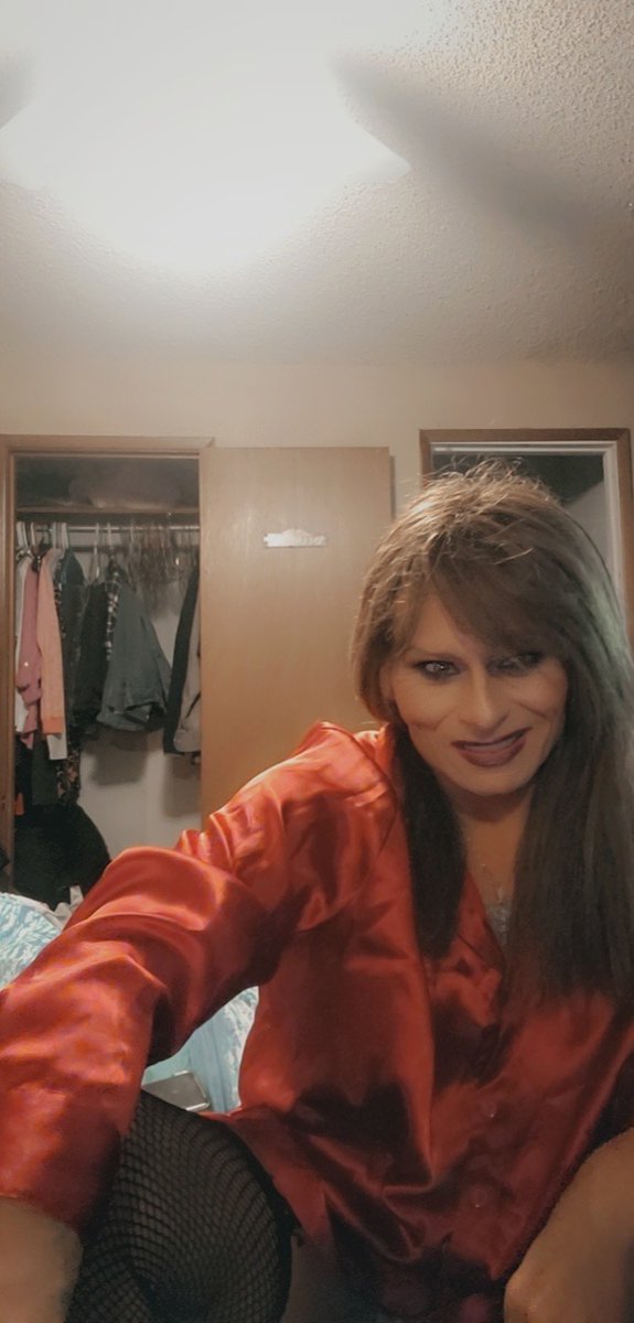 RyleeStanley2's tweet photo. Lady in red https://t.co/KLCgeC1ZSD