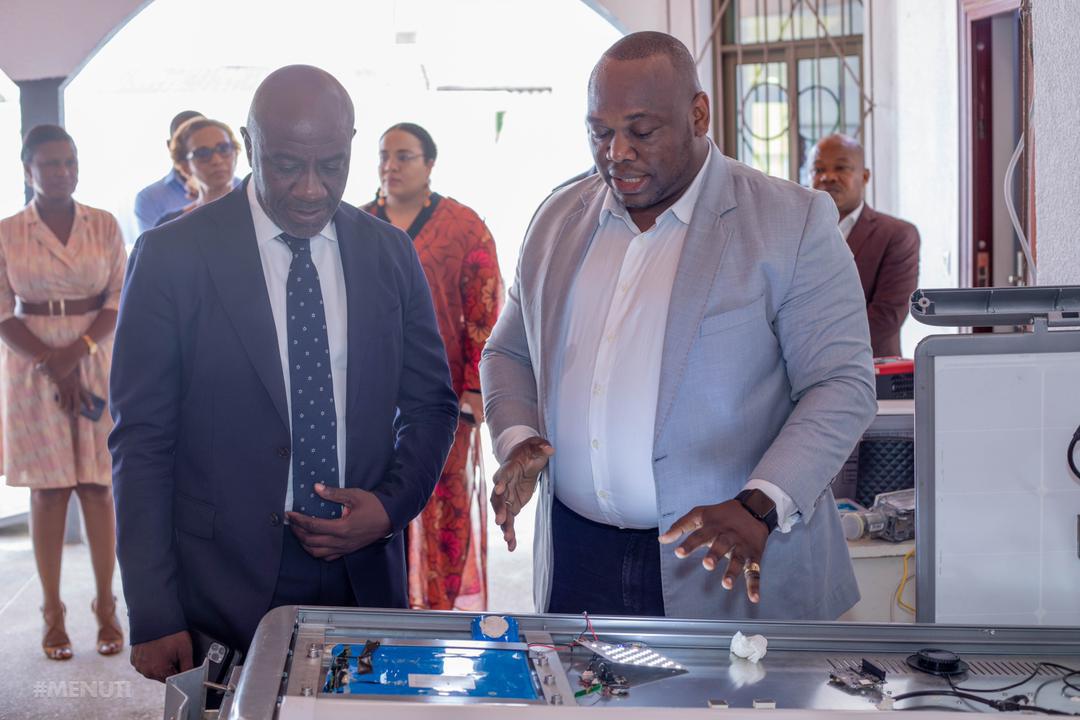 MTNIT_CI's tweet photo. 📍@AdomRogerFelix1 visite les Startups @LifiLed Côte d’Ivoire et Skan Technologies après le lancement de l'initiative « Startup4Gouv » afin de s'imprégner de leurs conditions de travail et de développement
#Innovation
#Startup4Gouv
#MENUTI https://t.co/zqZkZ1eP3h