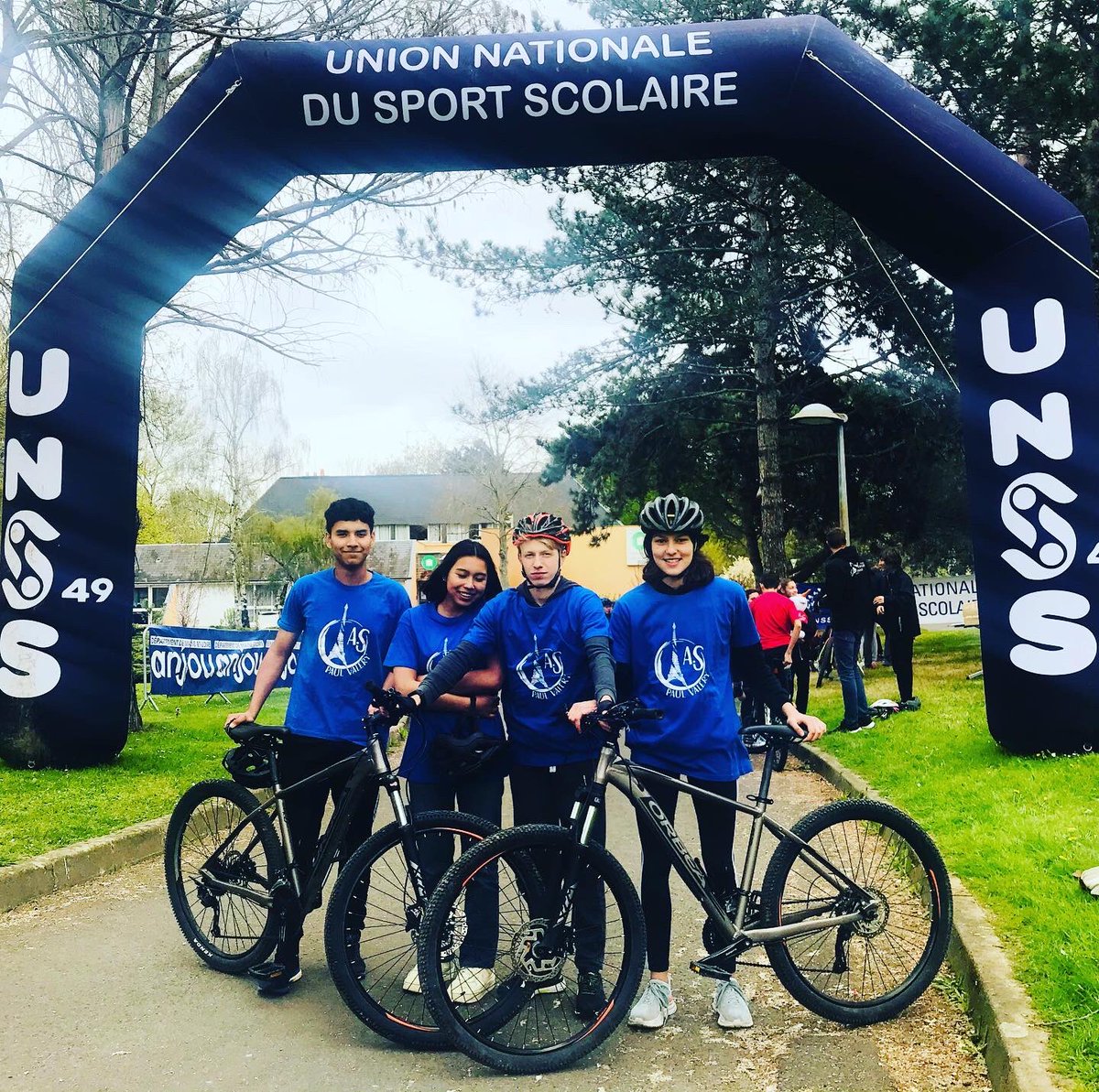 NatationPaul's tweet photo. France UNSS 🇫🇷 de Duathlon - Run&amp;Bike à Angers. Beaucoup de cohésion et de solidarité dans ce relai mixte, source de plaisir et de bien-être au college👌@Pvalery75012 @Academie_Paris @UNSS_Paris @Paris2024 @Mairie12Paris @ActuParis12eme https://t.co/2smExJkrMu