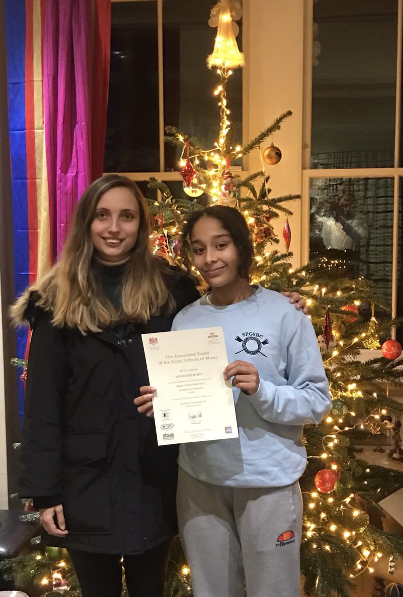 MasterKeysPiano's tweet photo. CHRISTMAS THROWBACK 🎄🎅

Here's a little throwback to our wonderful student Anya who passed their Grade 1 ABRSM piano exam with a distinction in December 💪✅

To start piano lessons get in touch now:-

07983099668 📞
sam@masterkeysonline.co.uk ✉️https://t.co/IoNOgJ0K18 💻 https://t.co/7TSjq6YYV7