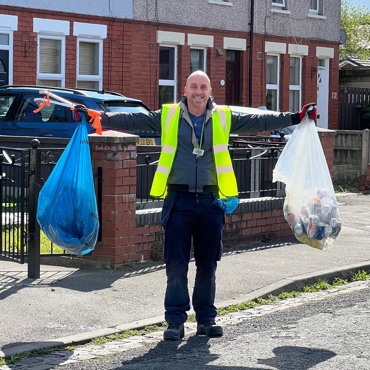 KeepWiganTidy's tweet photo. Groups have been out all over Wigan Borough over the past two weeks taking part in #GBSpringClean litter picks! It’s great to see so many people making a difference! There’s still time to join! https://t.co/GnfIR43gyV #BigBagChallenge #TidyWigan @WiganCouncil @KeepBritainTidy https://t.co/jlDwoJD4Jt