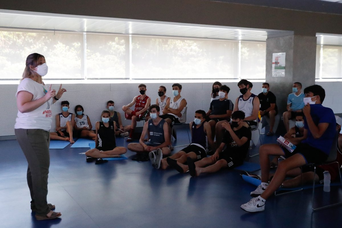AlcoholSociedad's tweet photo. El deporte es una actividad saludable, que une a las personas y está al alcance de todo el mundo.

Desde FAS colaboramos con organizaciones como la @Fun_Realmadrid para prevenir el consumo de alcohol entre los menores, promocionando hábitos saludables

#DíaInternacionalDelDeporte https://t.co/22zvv4iOt4