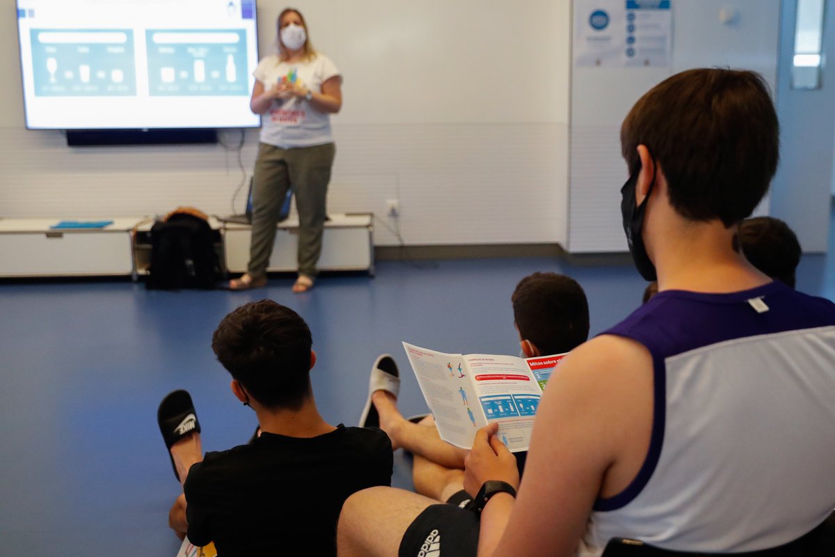 AlcoholSociedad's tweet photo. El deporte es una actividad saludable, que une a las personas y está al alcance de todo el mundo.

Desde FAS colaboramos con organizaciones como la @Fun_Realmadrid para prevenir el consumo de alcohol entre los menores, promocionando hábitos saludables

#DíaInternacionalDelDeporte https://t.co/22zvv4iOt4