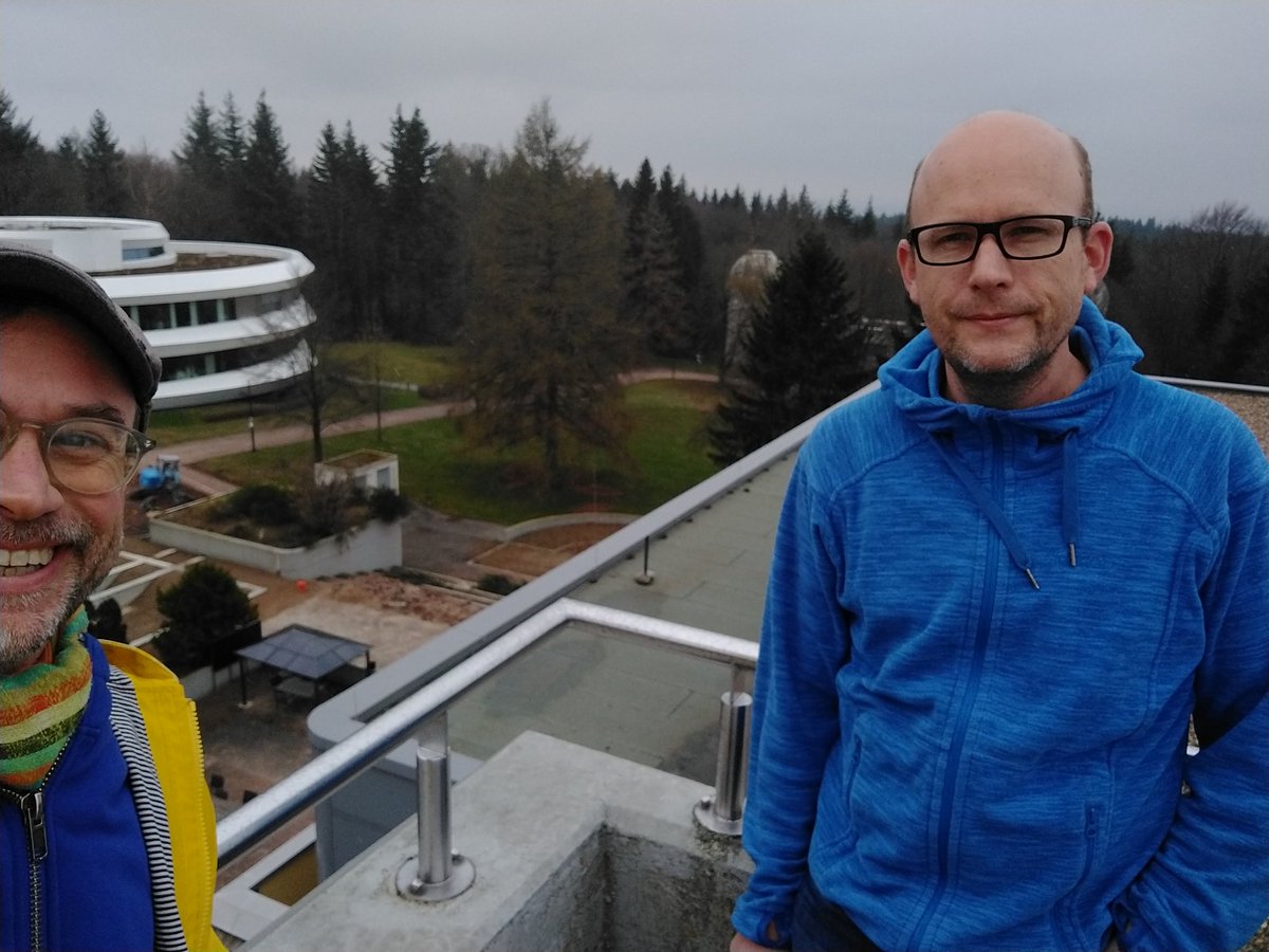 Jakob_Schweizer's tweet photo. Letzte Woche habe ich @KnudJahnke am @mpi_astro in #Heidelberg besucht. Soviel Platz für #Photovoltaik! #Energiewende muss auch in den öffentlichen Wissenschaftseinrichtungen stattfinden! #DecarbScience @maxplanckpress https://t.co/3gaplCOgEW