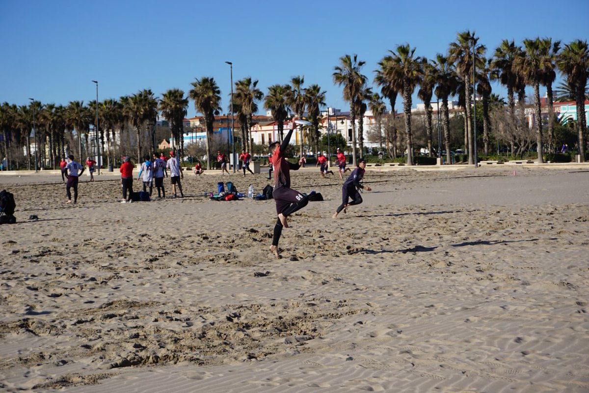 AlvaroOlmo's tweet photo. El pasado fue un fin de semana de Campeonato de España Open de Beach Ultimate. 

¡En @Frisbillanas hemos logrado la tercera plaza de segunda división!

🤟🏼 https://t.co/7FApgS5hsw