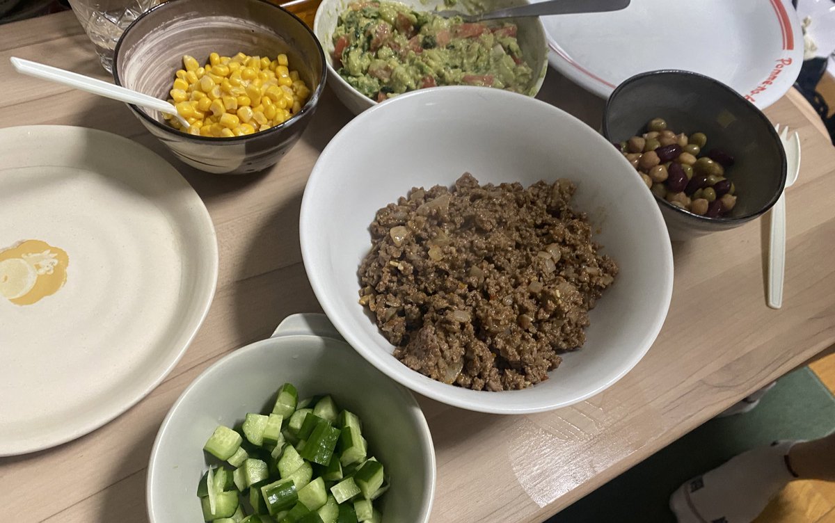 iKappy_no's tweet photo. ノルウェー仕込みのタコス🌮
美味しいワカモレ作った

ワカモレ材料↓
・アボカド
・トマト
・コリアンダー
・ニンニク
・新玉ねぎ
・塩コショウ
・ライム https://t.co/DBcPwoP4bm