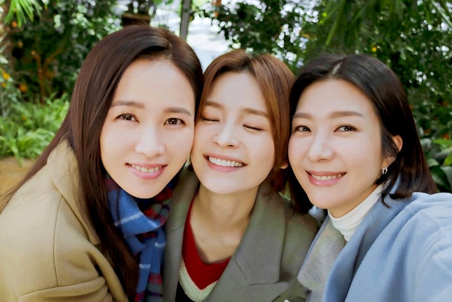 dearestsonghwa's tweet photo. It's Wednesday and there's no ThirtyNine twts anymore 😭🥲 I missed this trio alreadyyy. #ThirtyNine #ThirtyNineFinale https://t.co/s9o8KcC4Hs