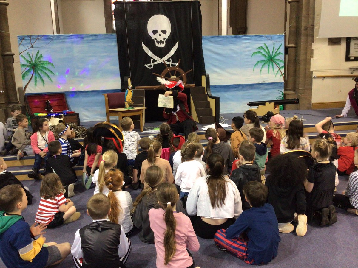 ClaireGreenway4's tweet photo. It’s been a fantastic start to our holiday club…so many children attending and joining in with games, craft and learning stories from the Bible and having so much fun. We’re now half way through….see you all tomorrow! @StJamesChorley https://t.co/owDl1yZuk3